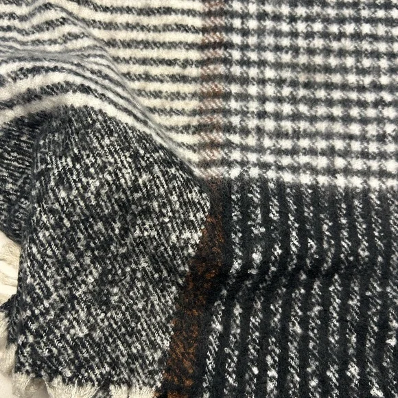 Scarf - Picture 2 of 4